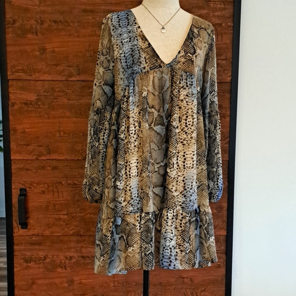 Nwot PEACH LOVE adorable reptile print,chiffon dress/tunic. Fully lined. Sz L